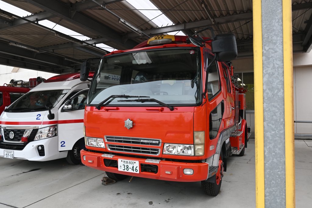 saichi662's tweet photo. 生産終了が発表された
三菱ふそうファイターの消防車
水1000ℓ 消火薬液300ℓ
架装はモリタ 小松島市消防署配備 https://t.co/P6YRQvXIag