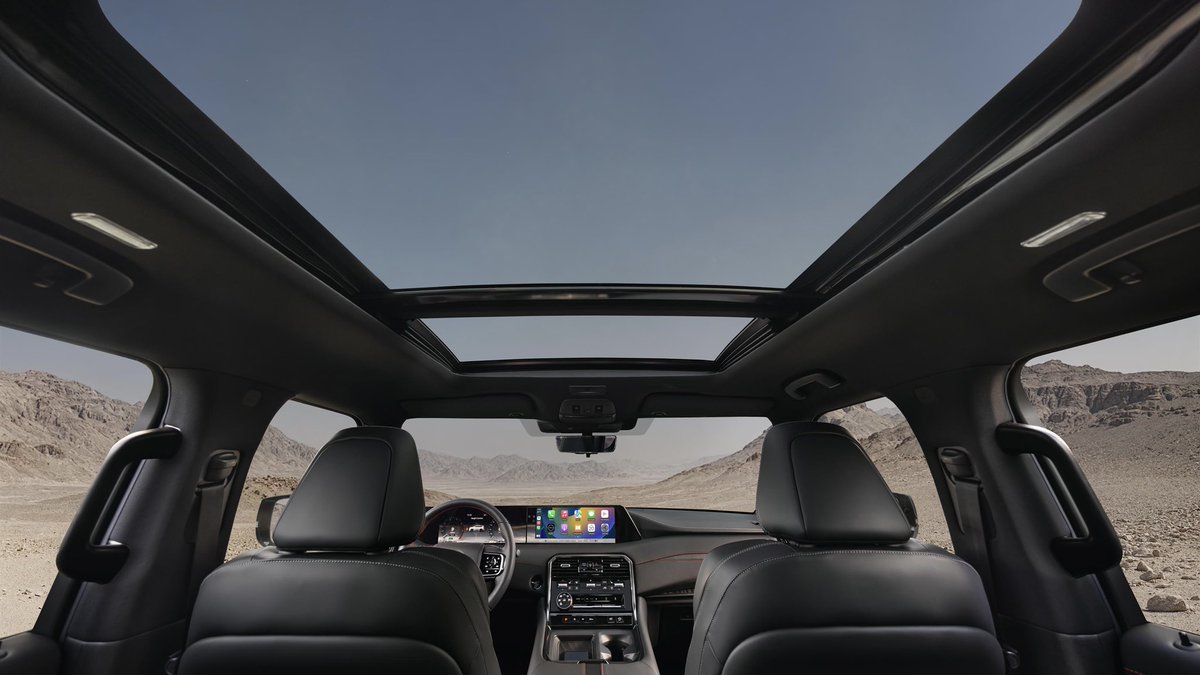 Motorcare_ug's tweet photo. Come with us, enter into the new Nissan PATROL #Y63 & join us in taking a closer look at the all-new 28.6” Monolith panoramic display for an immersive experience.  Bonus: a wireless phone charger, as in no need to move with a USB cable to charge your phone. 📱

*Overseas model shown.

#NissanUG #NissanPatrol #InnovationWithNissan #FeelPatrol