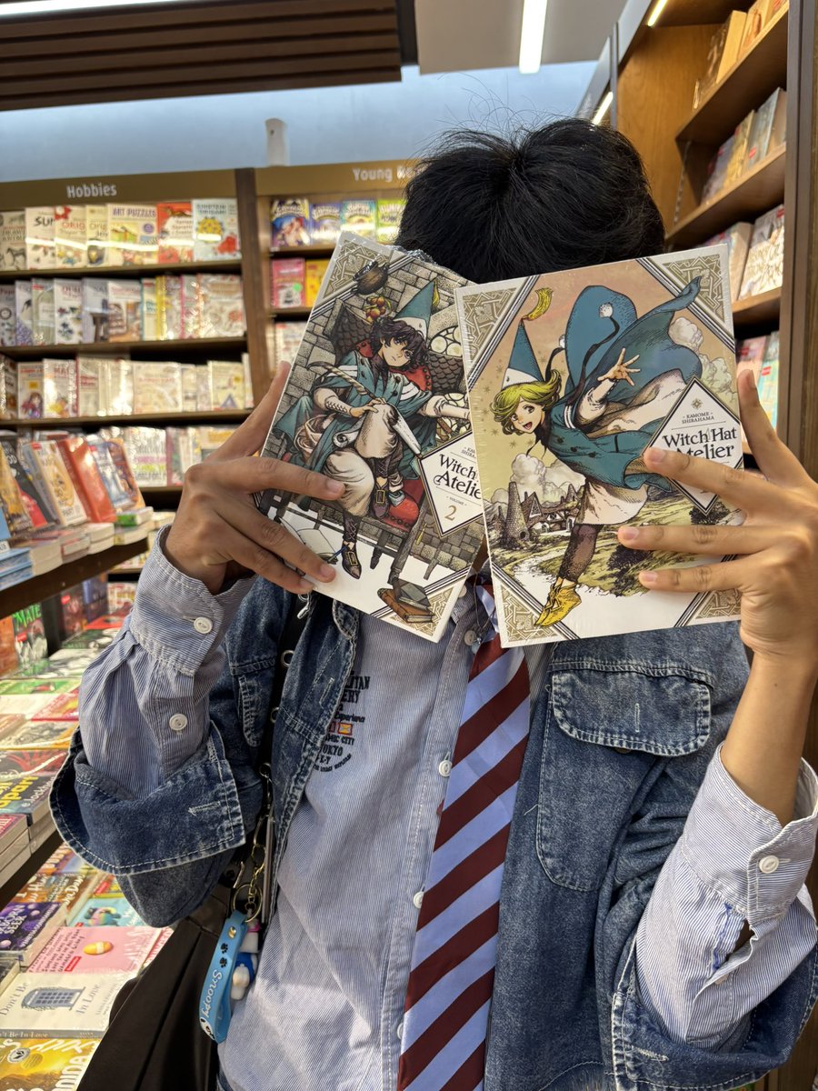 cathaclysmics's tweet photo. Periplus date! 📚 https://t.co/f7a92Uu83e