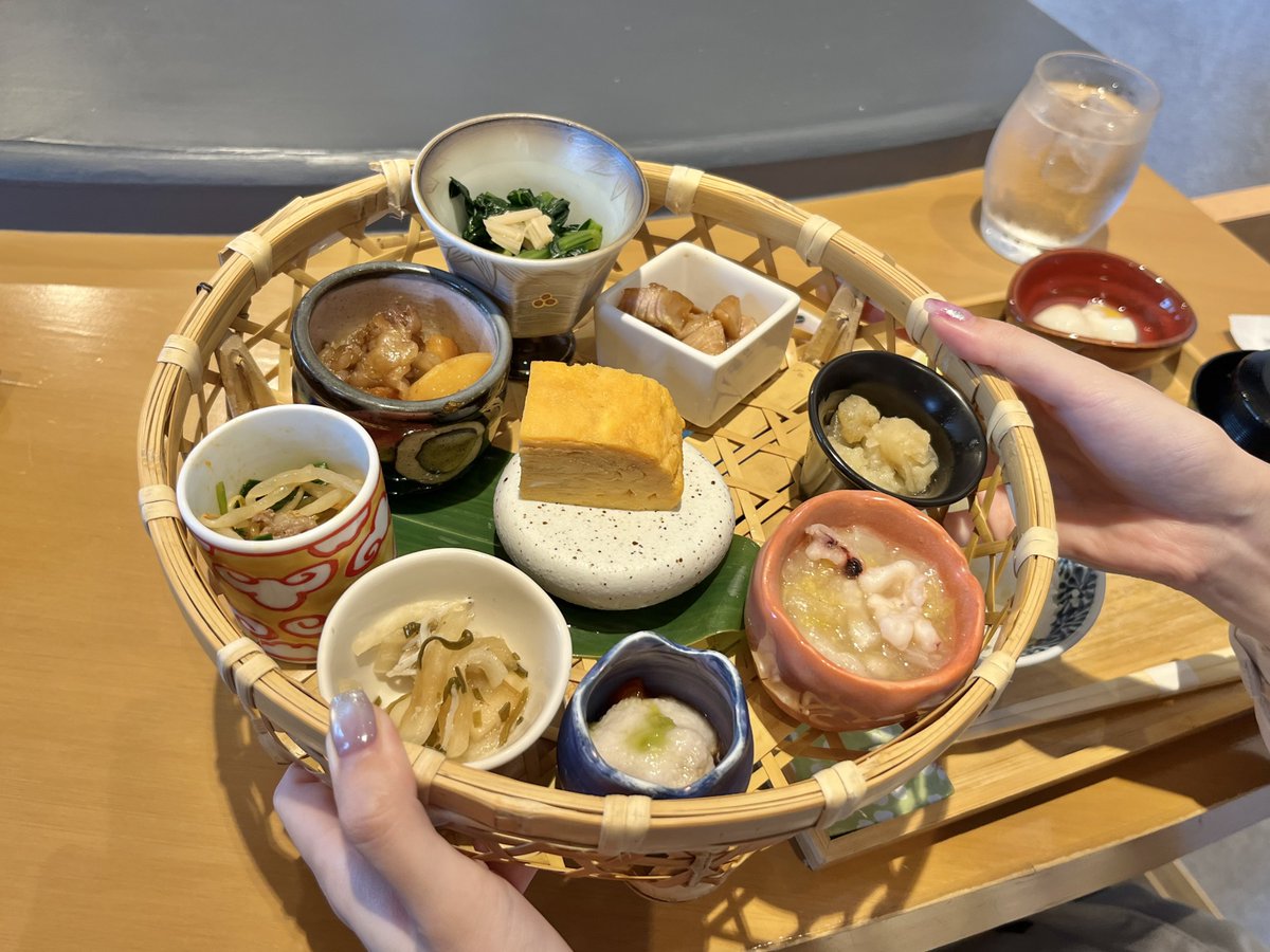 oinagoya's tweet photo. 金山総合駅付近の
小皿食堂 一拓の おばんざい籠盛りランチを食べに、名古屋においでよ。
色んなおかずが少しずつ味わえる、お値打ちランチメニューだよ。

白米とうずら温玉食べ放題のランチで、お腹も心も満たされてね🍚 https://t.co/iKHXL5pynO