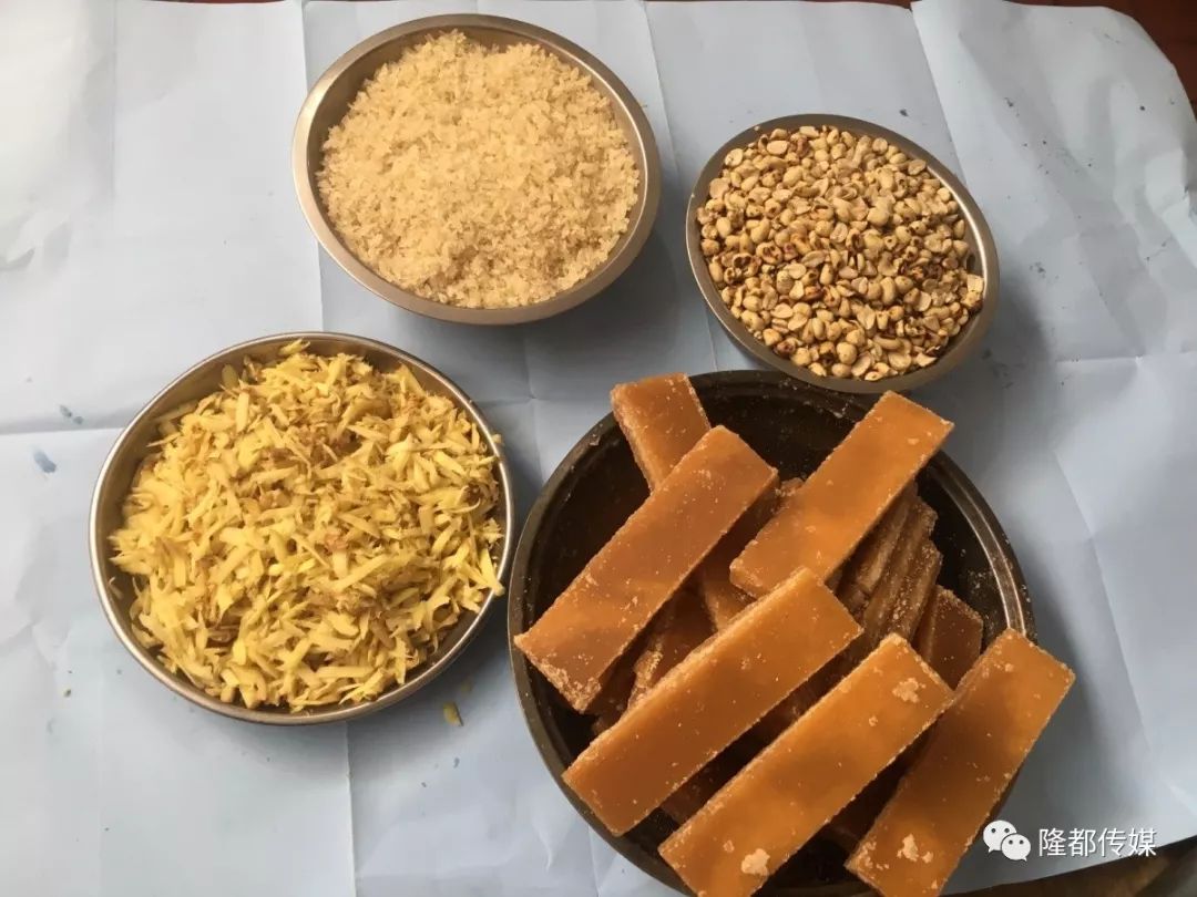 alexa_maus's tweet photo. Sharing my favorite crispy rice crackers with colleagues today—crunchy, savory, and gone in 5 minutes! Perfect little midday pick-me-up https://t.co/yfHApZIgSA