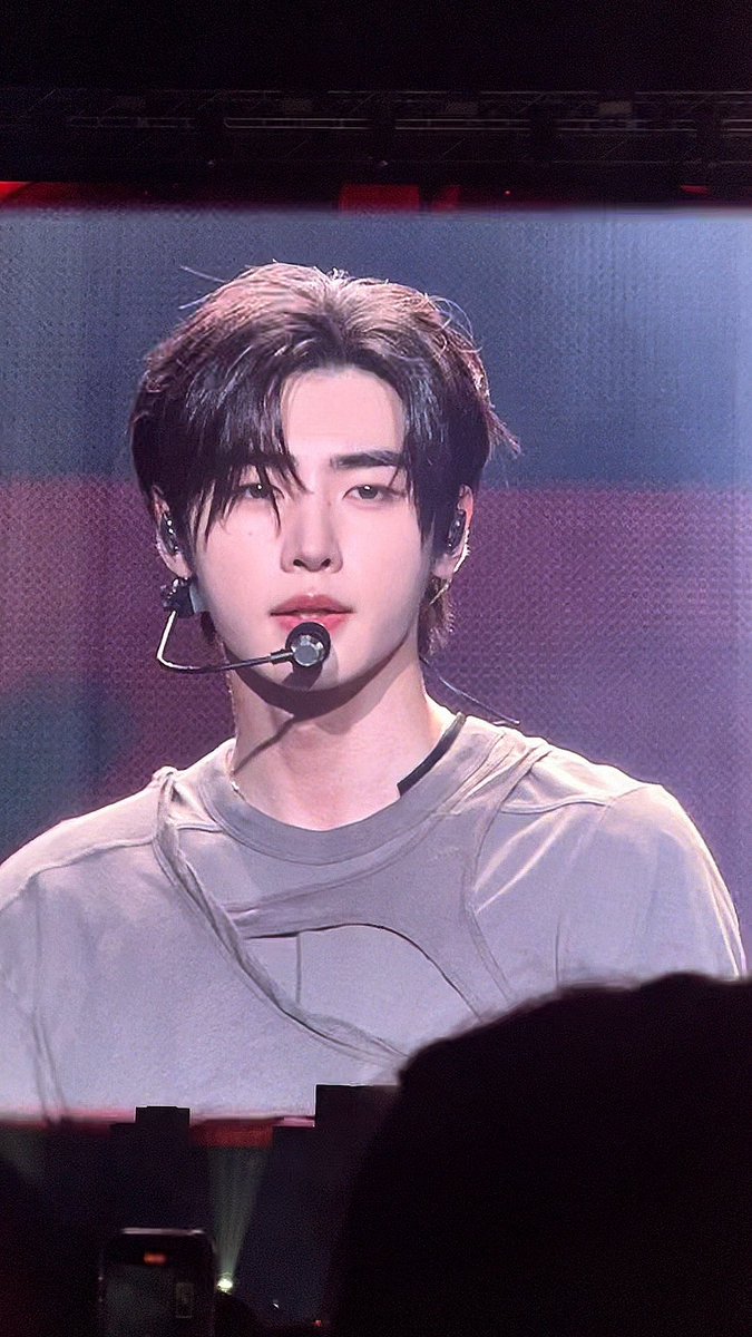 byeol_ice's tweet photo. 전광판 성훈 https://t.co/Dm4gPkg1ZK