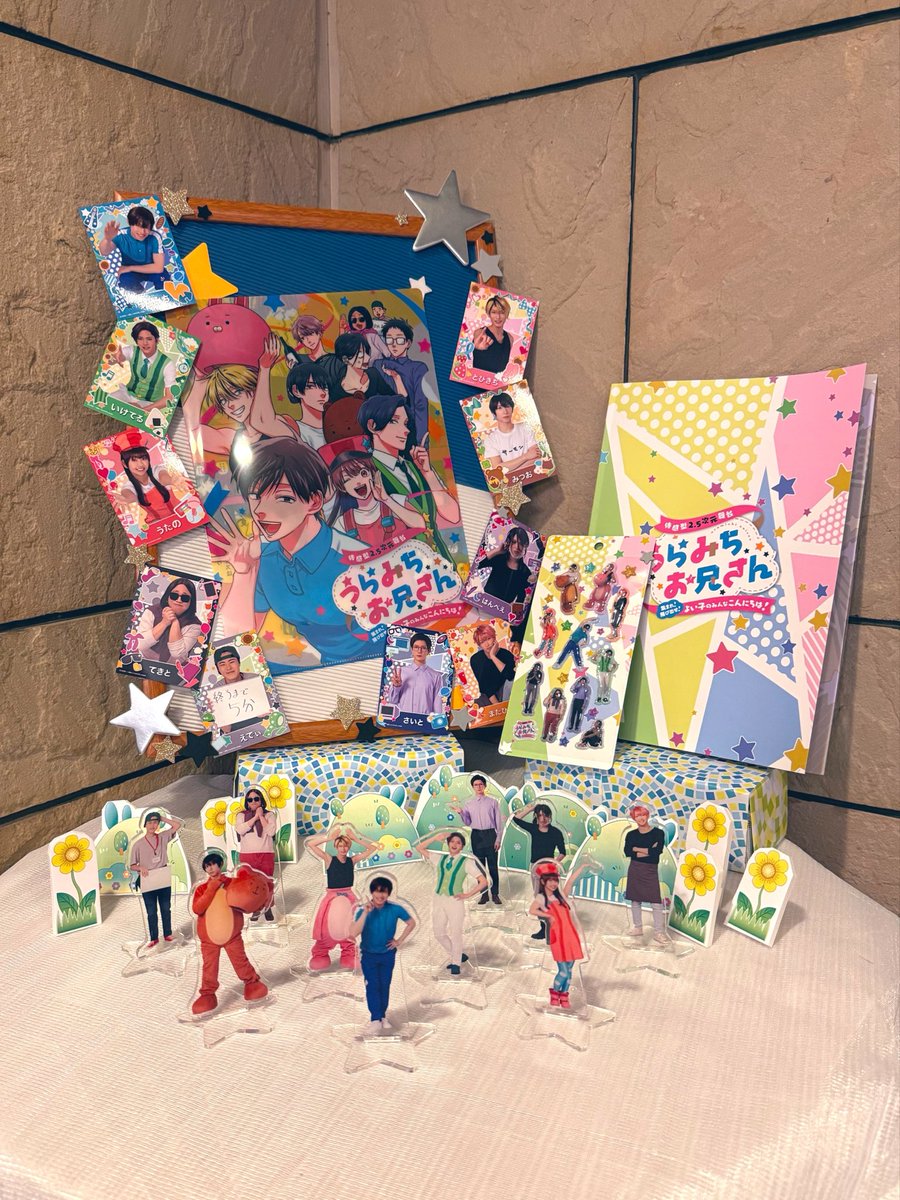 9zegk's tweet photo. 本日、舞台うらみちお兄さん初日公演を観劇させていただきました。全てのキャラクターがあまりにも私の頭にある姿、仕草、表情そのままで、新たに大きく力強い命を吹き込んでいただいたようで、ただただ幸せでした。また演出も楽曲もすべてが想像を大きく超えて素晴らしく、魂込めて舞台を作ってくださったすべての関係者の皆様に心より深く感謝申し上げます。これから千秋楽まで残り４日間、どうぞよろしくお願いいたします。
#舞台うらみち