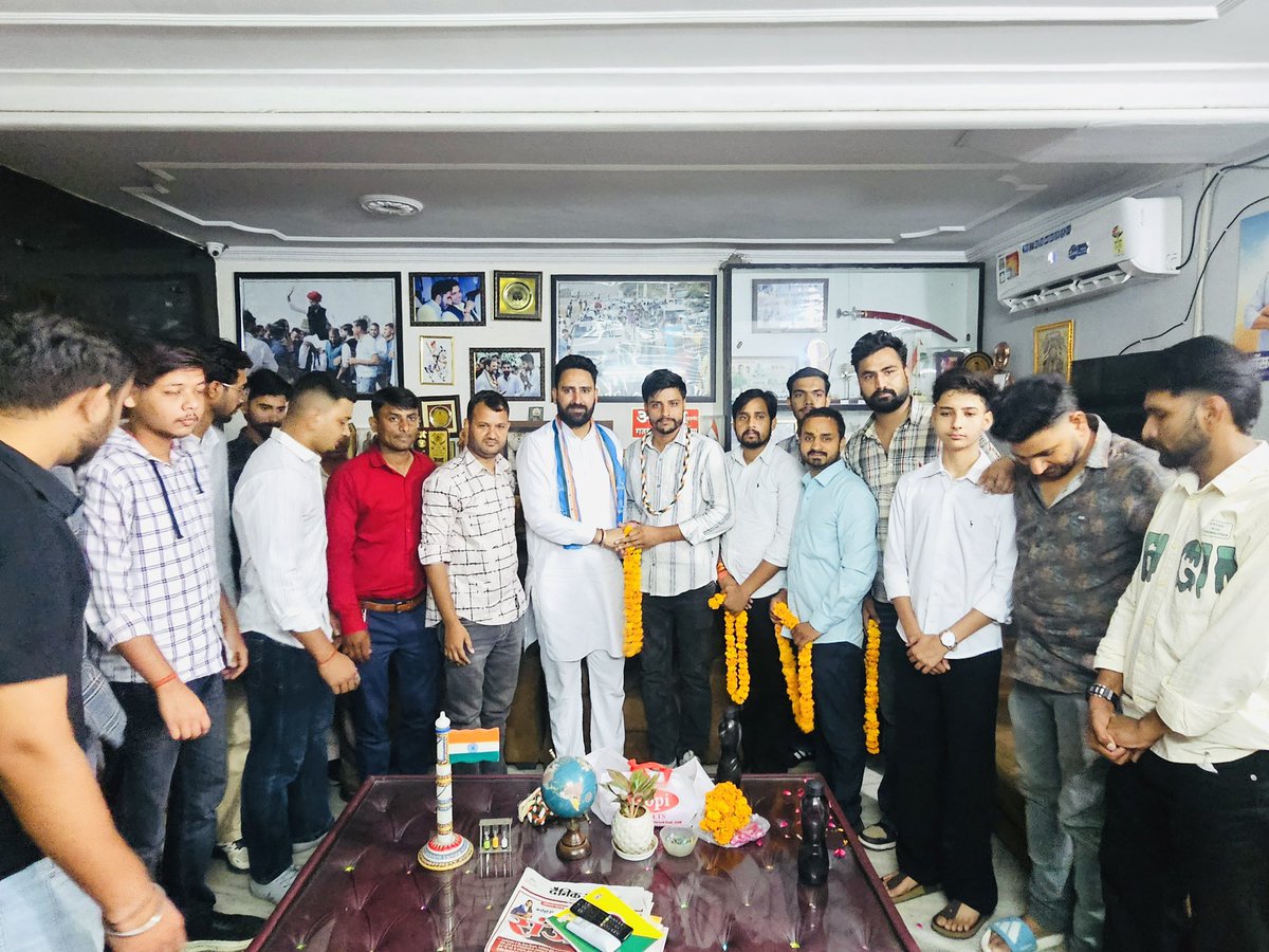 AnilChopra_'s tweet photo. आज जयपुर कार्यालय पर प्रदेश-भर से पधारे युवा साथियों से मुलाक़ात की।
#AnilChopra #JaipurRural https://t.co/fhHBKYSQ2z