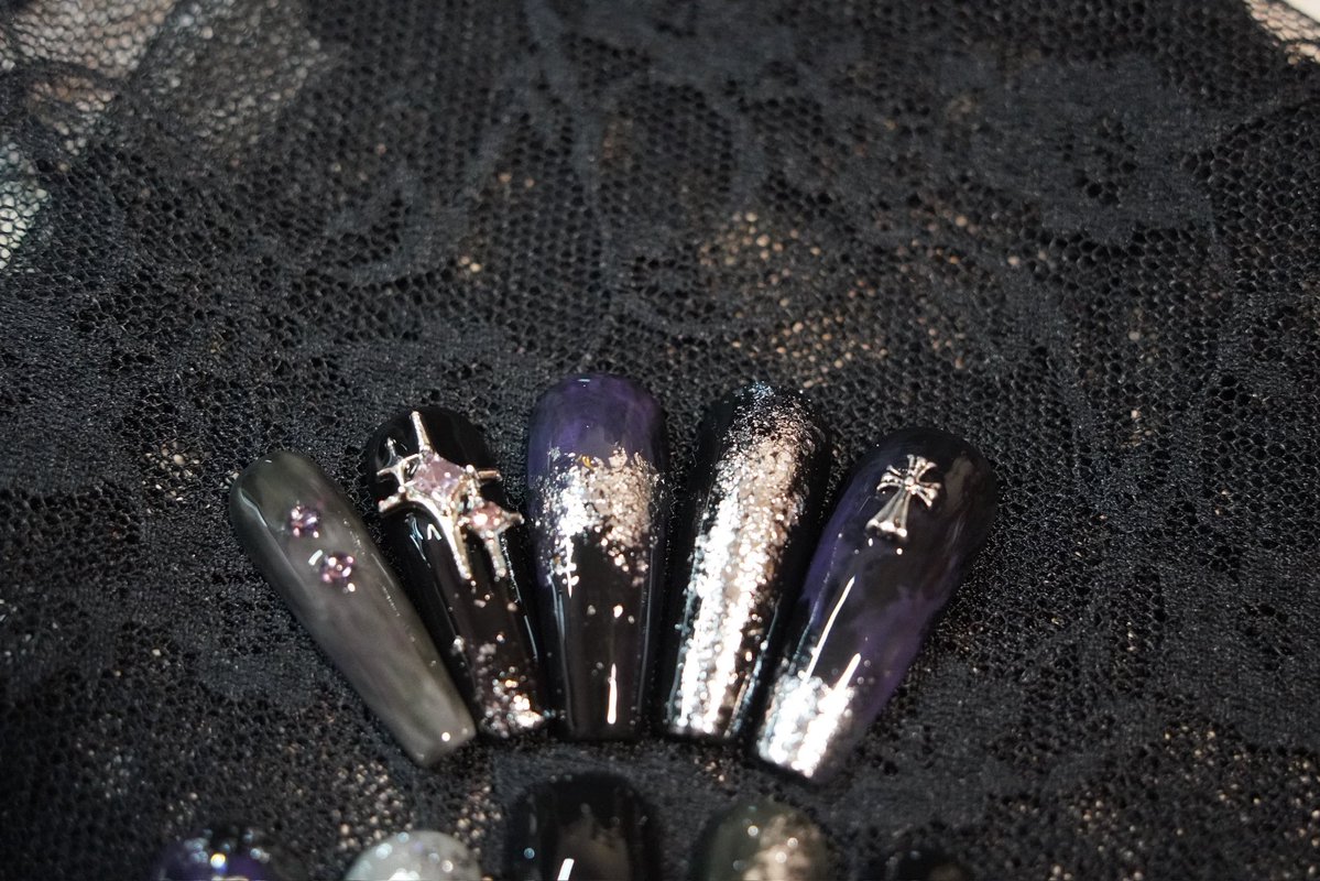 chikage_nail's tweet photo. 販売します

https://t.co/SQ5hjyZO6r

#ハンドメイド
#ネイルチップ
#ゴシック
#ホラー
#ダークファンタジー https://t.co/5xkPjTneTL