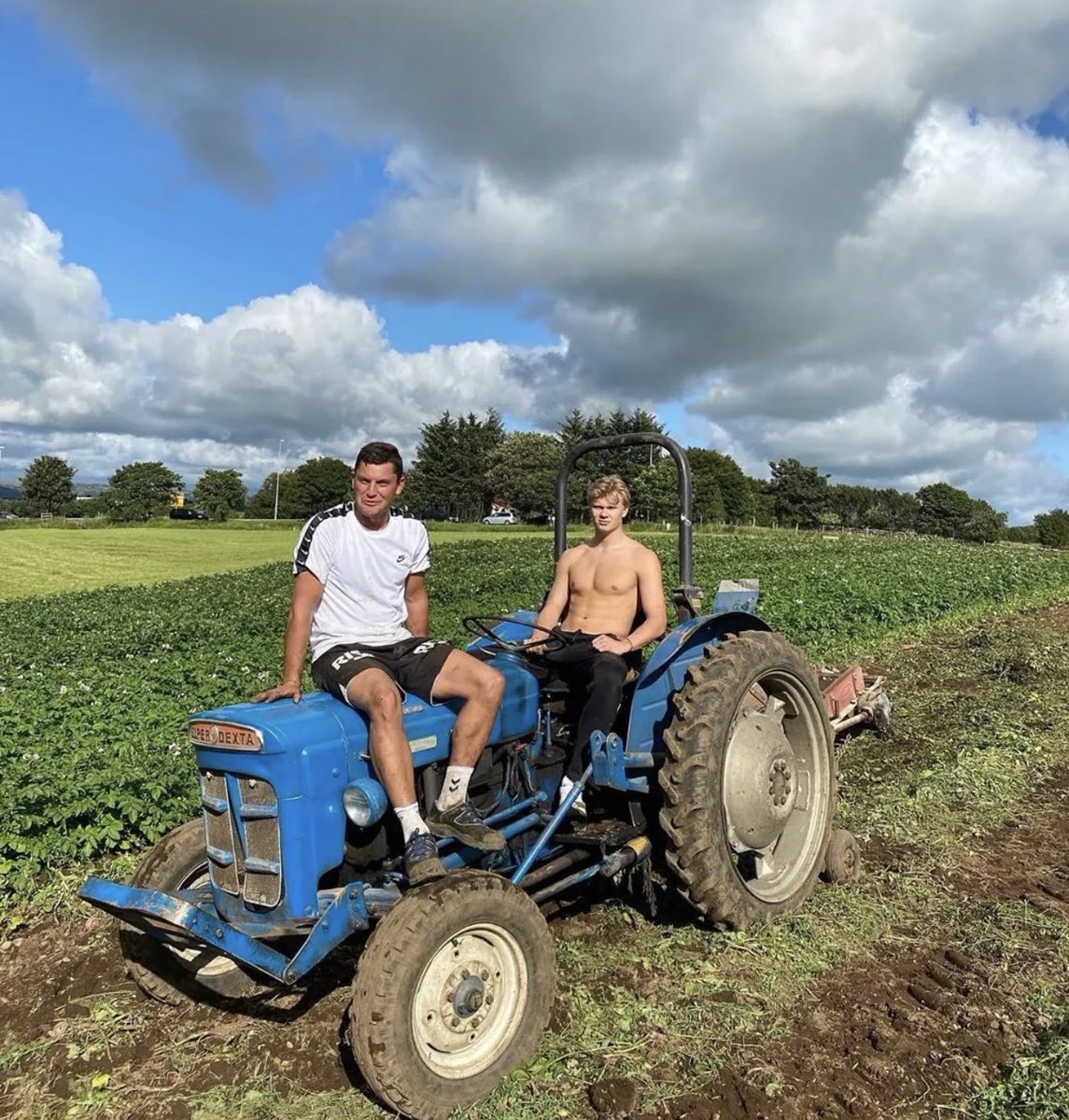 DudespostingWs's tweet photo. Erling Haaland said that after he retires, he wants to have a small farm back home in Bryne, Norway with some animals. https://t.co/mchCYih5wC