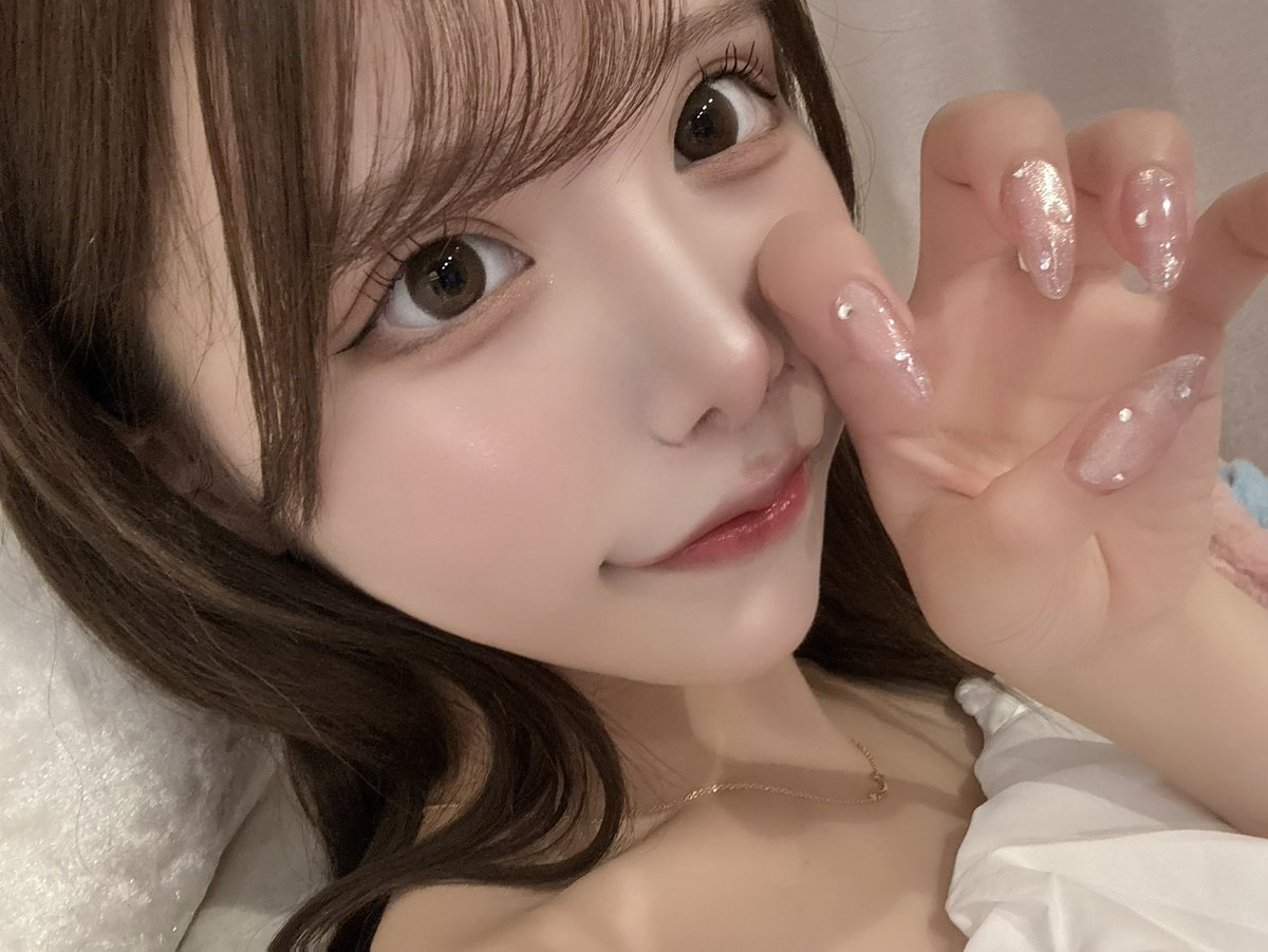 _erionyan_'s tweet photo. ネイル変えたから顔面見て https://t.co/iGntg1ISTk