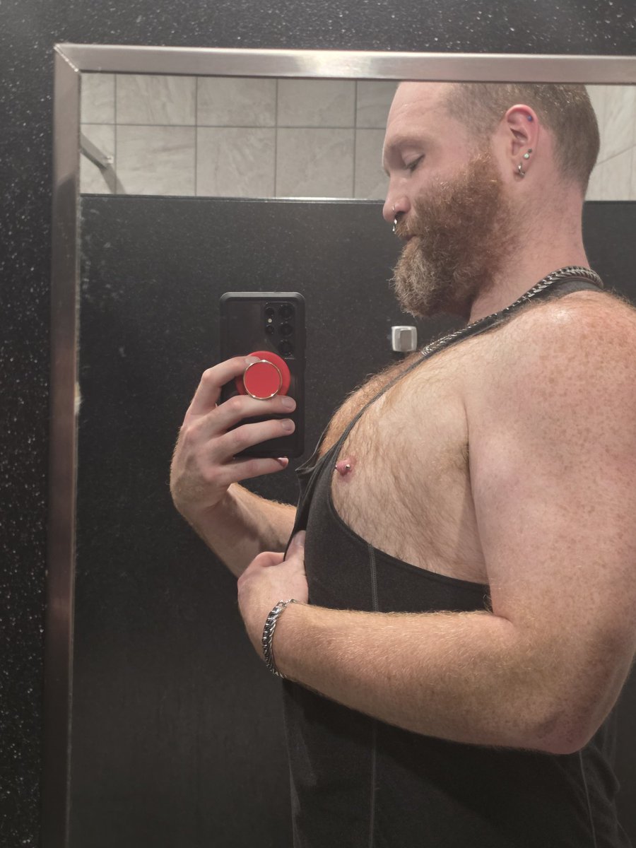 atlgingerx's tweet photo. Finally starting to see results in my chest!

#hairy #bear #muscle #ginger
#redhead https://t.co/1GZyYOXTyK