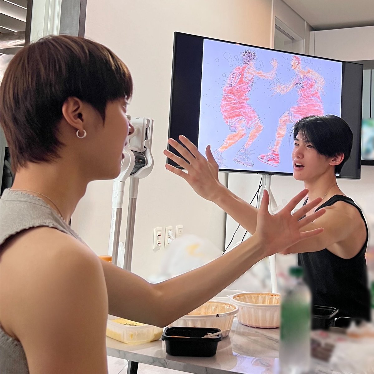 euijookisser's tweet photo. the jujo dynamic has such an understated charm. they’re so alike… the gentle giant thing, the soft-spoken personalities, the impossible tall proportions. maybe the comfort isn’t in the similarities themselves, but the idea that they didn’t have to feel so alone in them anymore https://t.co/b3AdNz9mt5