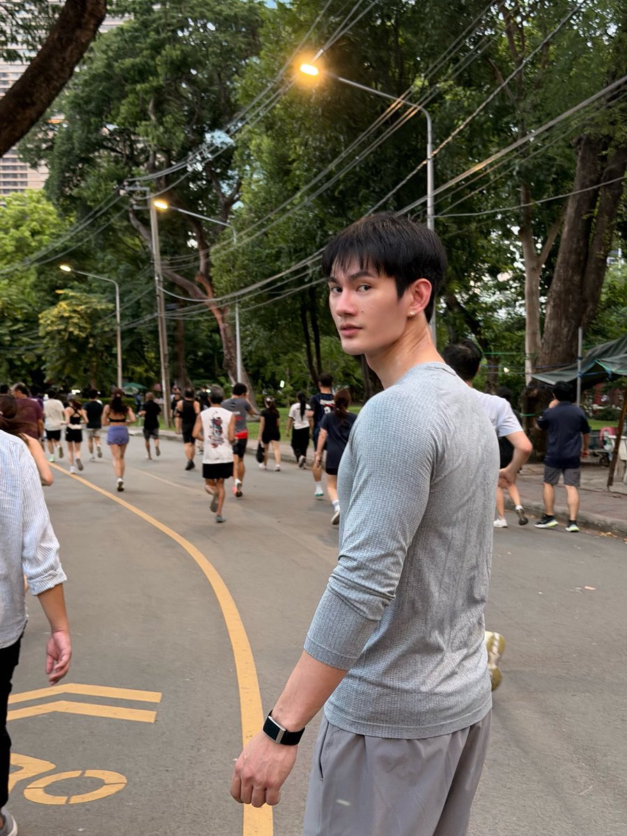 i_amfifteen's tweet photo. วิ่งแลกแว่น                                                               แว่น https://t.co/fQI2kAys6h