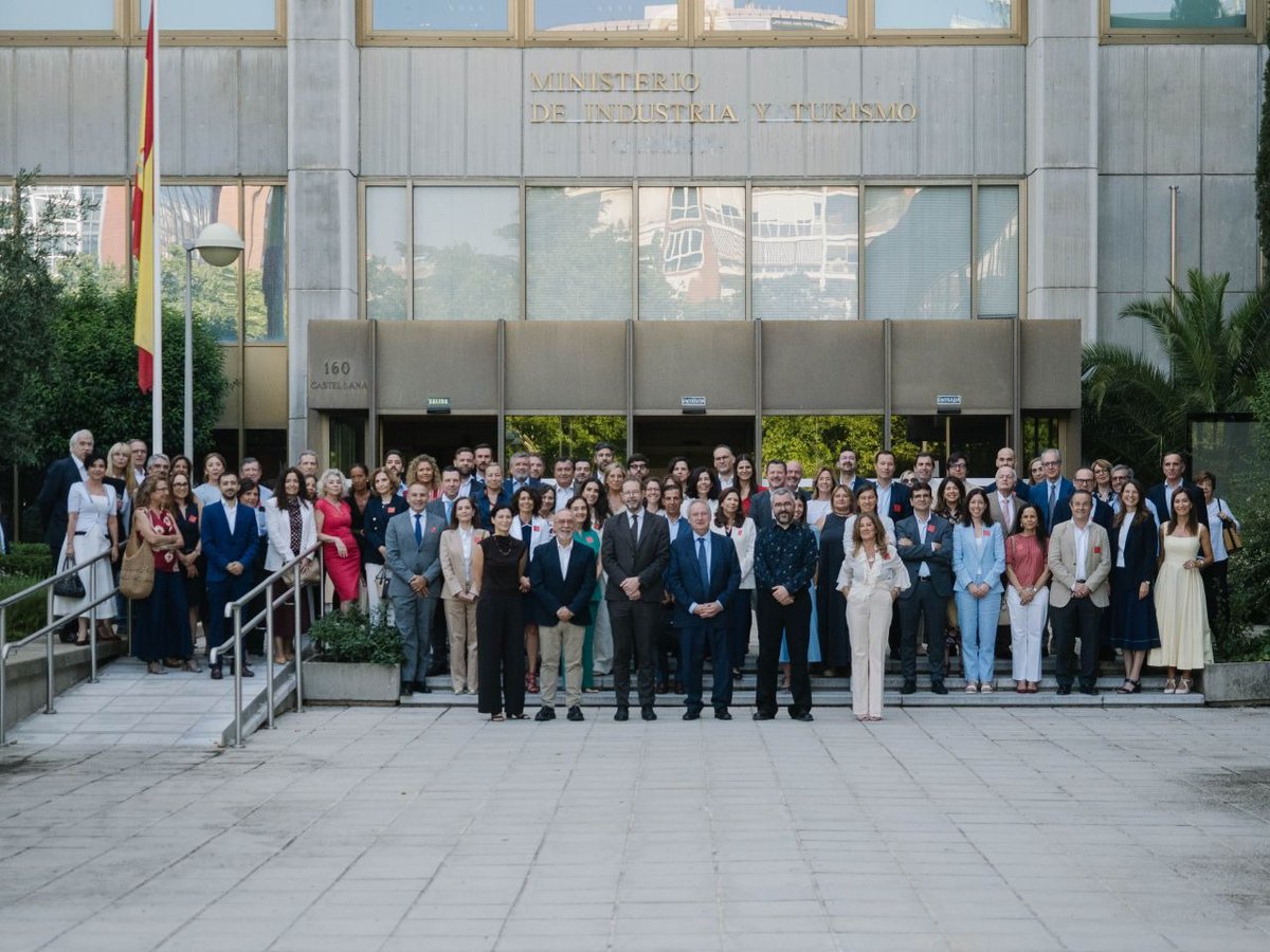 AseBio's tweet photo. #AseBioDíaADía | Hoy hemos asistido a la presentación de los resultados del Plan PROFARMA 2025-2026 donde se ha puesto de manifiesto la aportación de la industria biofarmacéutica al tejido industrial español, apareciendo además como uno de los referentes europeos. https://t.co/58OZ3EU5eG
