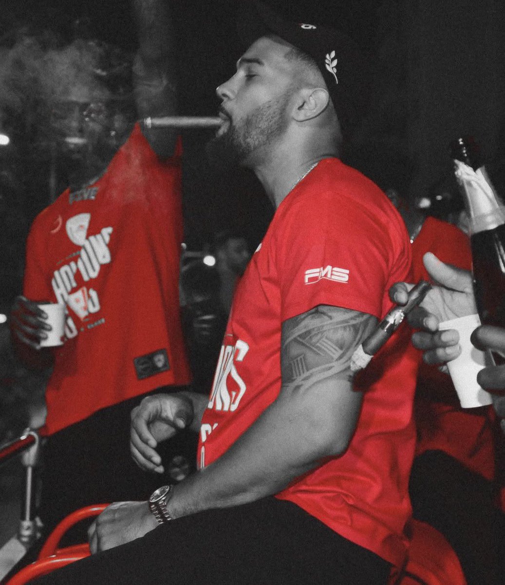 NickSiv7's tweet photo. Καυλώστε μας κι άλλο 

#OlympiacosBC https://t.co/iTHdcndXyo