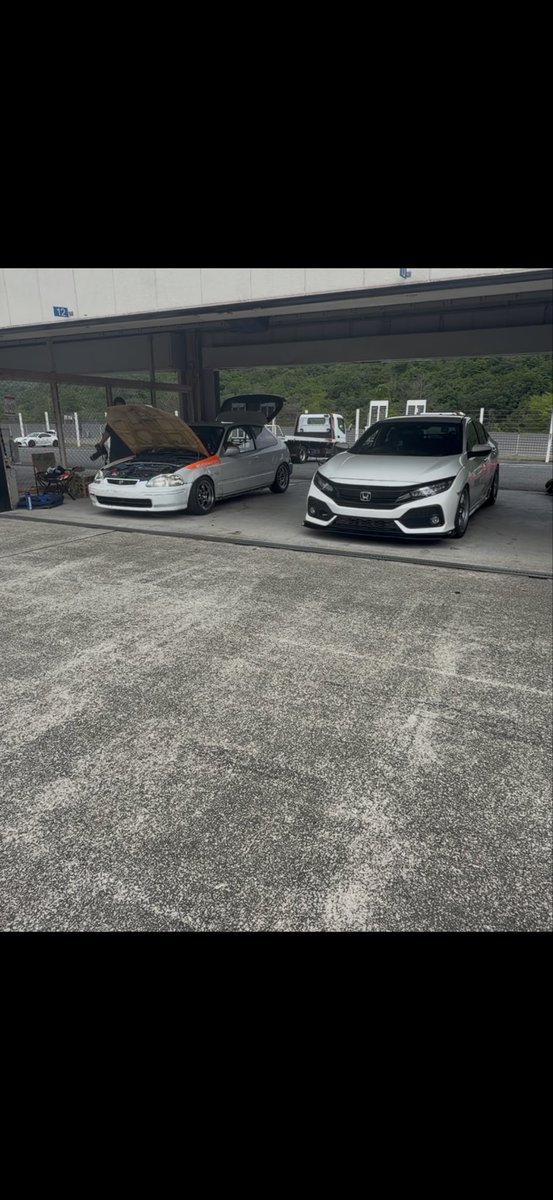 80_RX8's tweet photo. 今日は会社の車を2台セントラルに持ち込んでサーキットフェスタに向けて味見&amp;テスト&amp;練習してきました😁

FK7は次世代の走り車の素質ありそう！
普段乗りも楽でサーキットでも結構
おもしろい！

EK4は早急にローター換えないと
ジャダーえぐすぎてハンドルもげそう笑

サーキットフェスタが楽しみ😊 https://t.co/nzFMo6iJlq