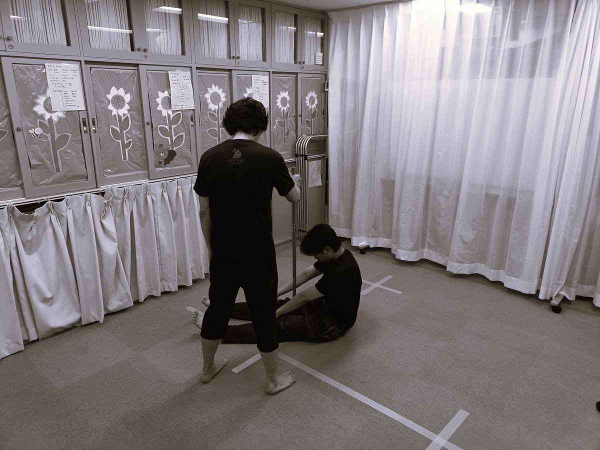 systemaSAPPORO's tweet photo. 本日の夜トレは３名でした。
四大ワークからスティックのエクササイズ、グラブ&amp;エスケープで掴まれた状態からの自由な動き、リラックスを意識して練習しました。
ご参加ありがとうございました。
#システマ #武術 #札幌 #呼吸 #リラックス #姿勢 #動き続ける https://t.co/tJJV7zIOrl