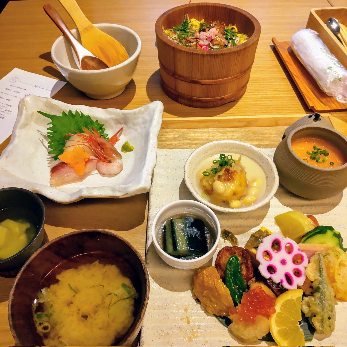 sayogarasu's tweet photo. 5年前の今日は札幌の温泉ホテル由縁に泊まってました。これね朝ご飯。 https://t.co/qIQN3yMrta