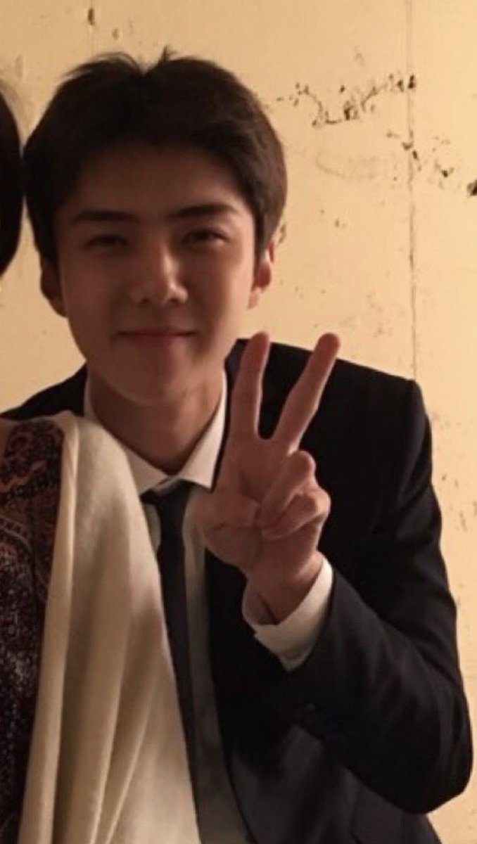 yamyahad's tweet photo. 오세훈 수트 핏이 지림 https://t.co/vBgWW6OH3A