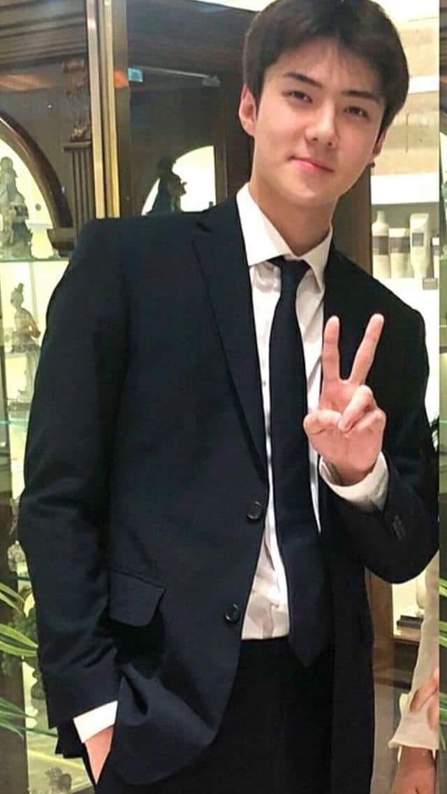 yamyahad's tweet photo. 오세훈 수트 핏이 지림 https://t.co/vBgWW6OH3A