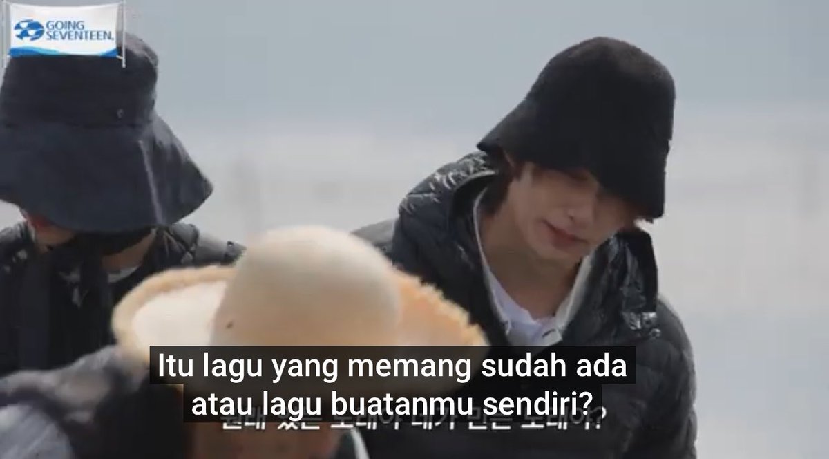 naphannie's tweet photo. sangking pada sering nyanyi asbun.. si jun ampe curiga😭😭😭 https://t.co/tPWGL8I7G5