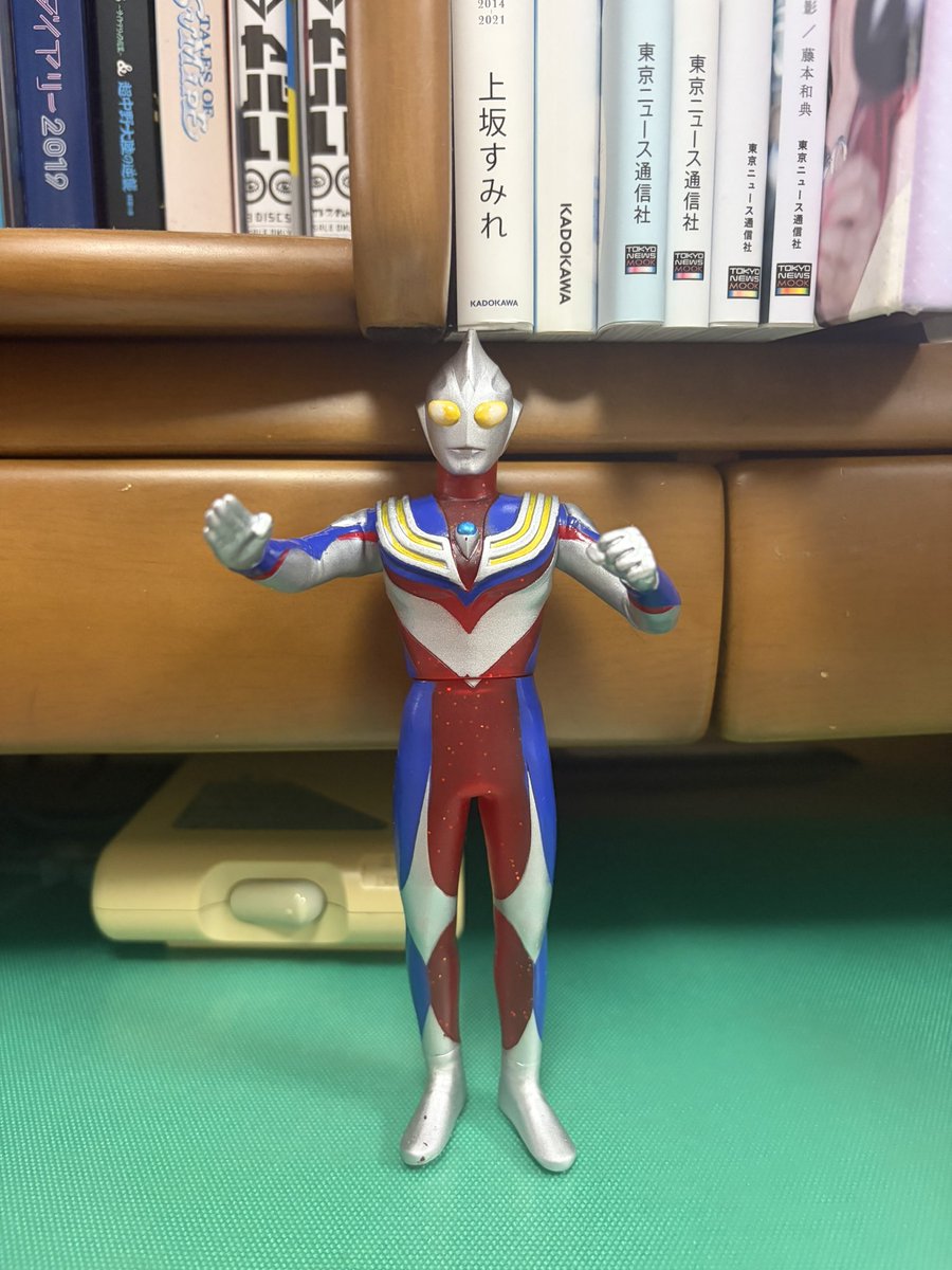 当時サイズの2000年の時のリニューアル版のウルトラマンティガ マルチ