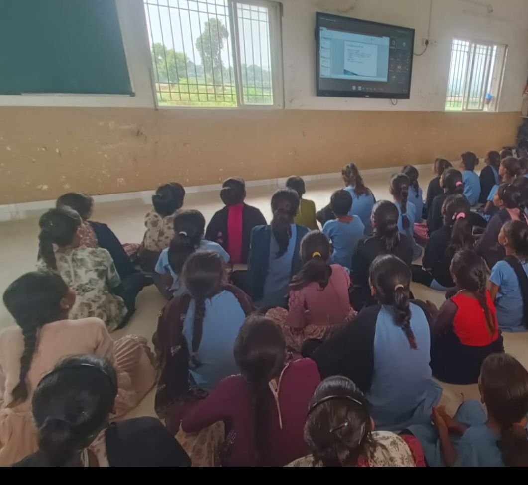 InnovationIP_BK's tweet photo. Empowering young minds through Intellectual Property Awareness! Today, students actively participated in the "Let's Talk IP – IPR Awareness for Viksit Bharat" session, gaining valuable insights into Intellectual Property Rights, innovation, and creativity. https://t.co/hm0MrqUG3u