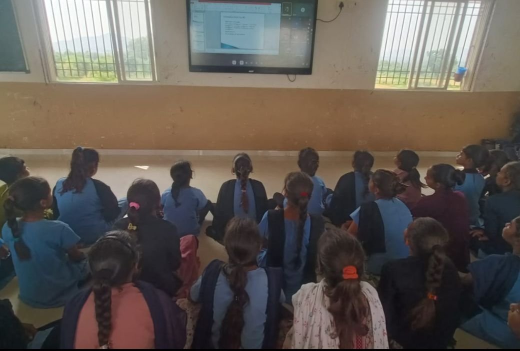 InnovationIP_BK's tweet photo. Empowering young minds through Intellectual Property Awareness! Today, students actively participated in the "Let's Talk IP – IPR Awareness for Viksit Bharat" session, gaining valuable insights into Intellectual Property Rights, innovation, and creativity. https://t.co/hm0MrqUG3u