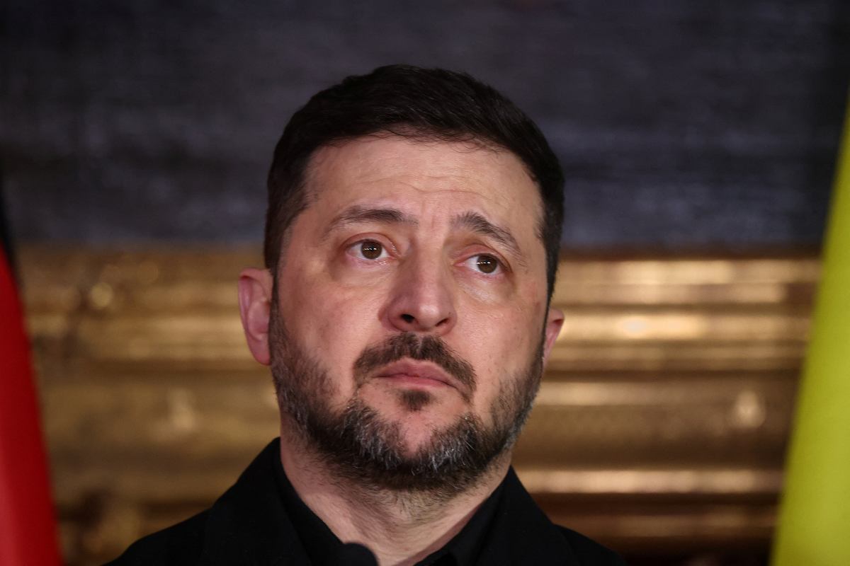 MarcinTorz's tweet photo. Czyli @ZelenskyyUa wyszedł na kompletnego idiotę.

Najpierw przyznał, że w Ukrainie jest problem z neonazizmem, o którym mówiła - i nikt jej nie wierzył - Rosja.

Jednocześnie zraził do siebie Polskę. Doprowadził do tego, że cały świat mówi o zbrodniach UPA i honorowaniu jej przez Ukrainę 

Na koniec dostał z liścia od Parlamentu Europejskiego, a to dopiero początek.

Same straty. A zyski? Że wygra wybory na Ukrainie? No ludzie kochani.

Od bohatera do zera. Błazen nie polityk. Tylko Ukrainy szkoda.