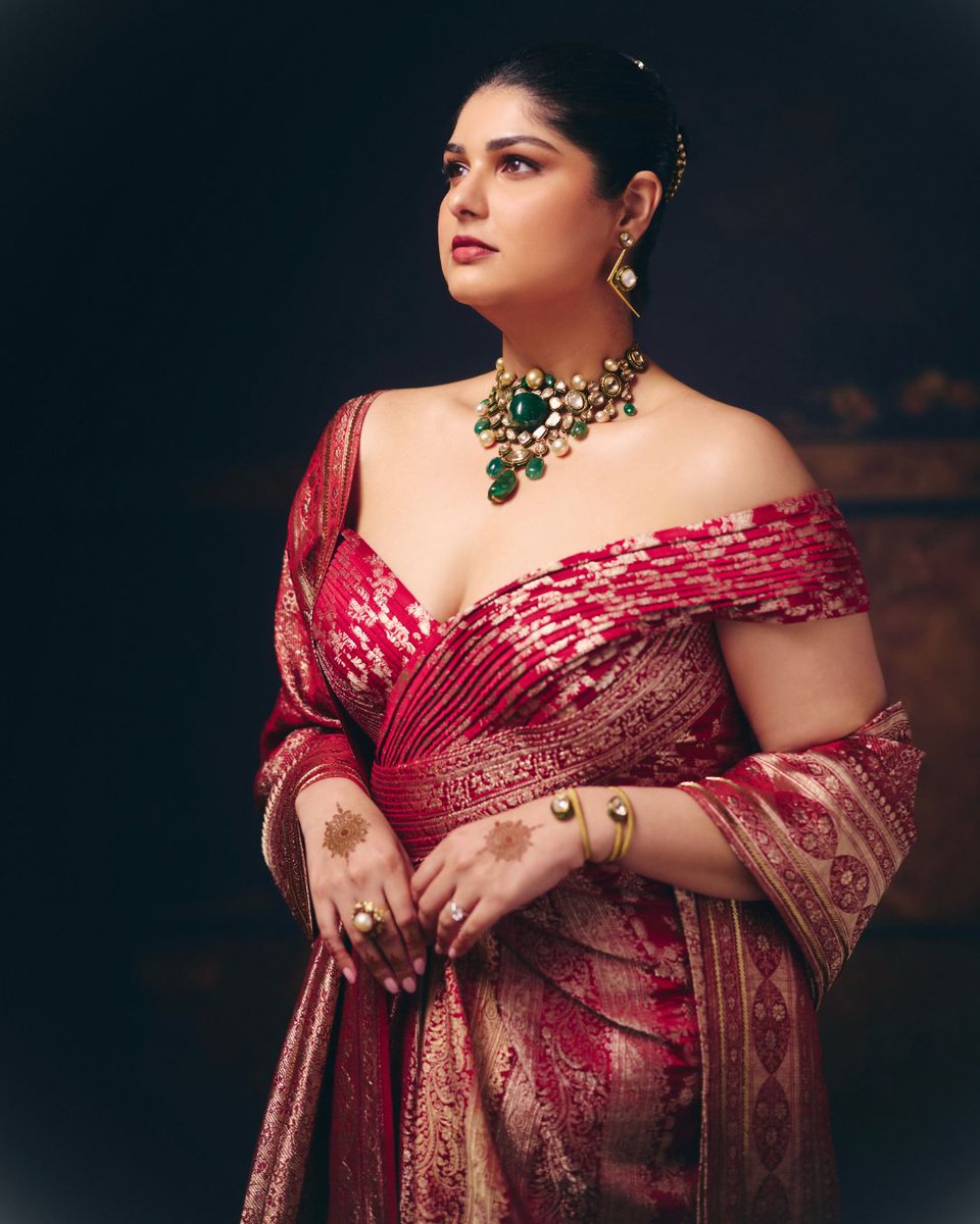 TheDailyJagran's tweet photo. Anshula Kapoor Shines at Her Wedding Reception in a Stunning Bridal Ensemble.
.
.
@anshulakapoor
#AnshulaKapoor #WeddingReception #Newlywed #BridalLook https://t.co/4xn59gnh9t