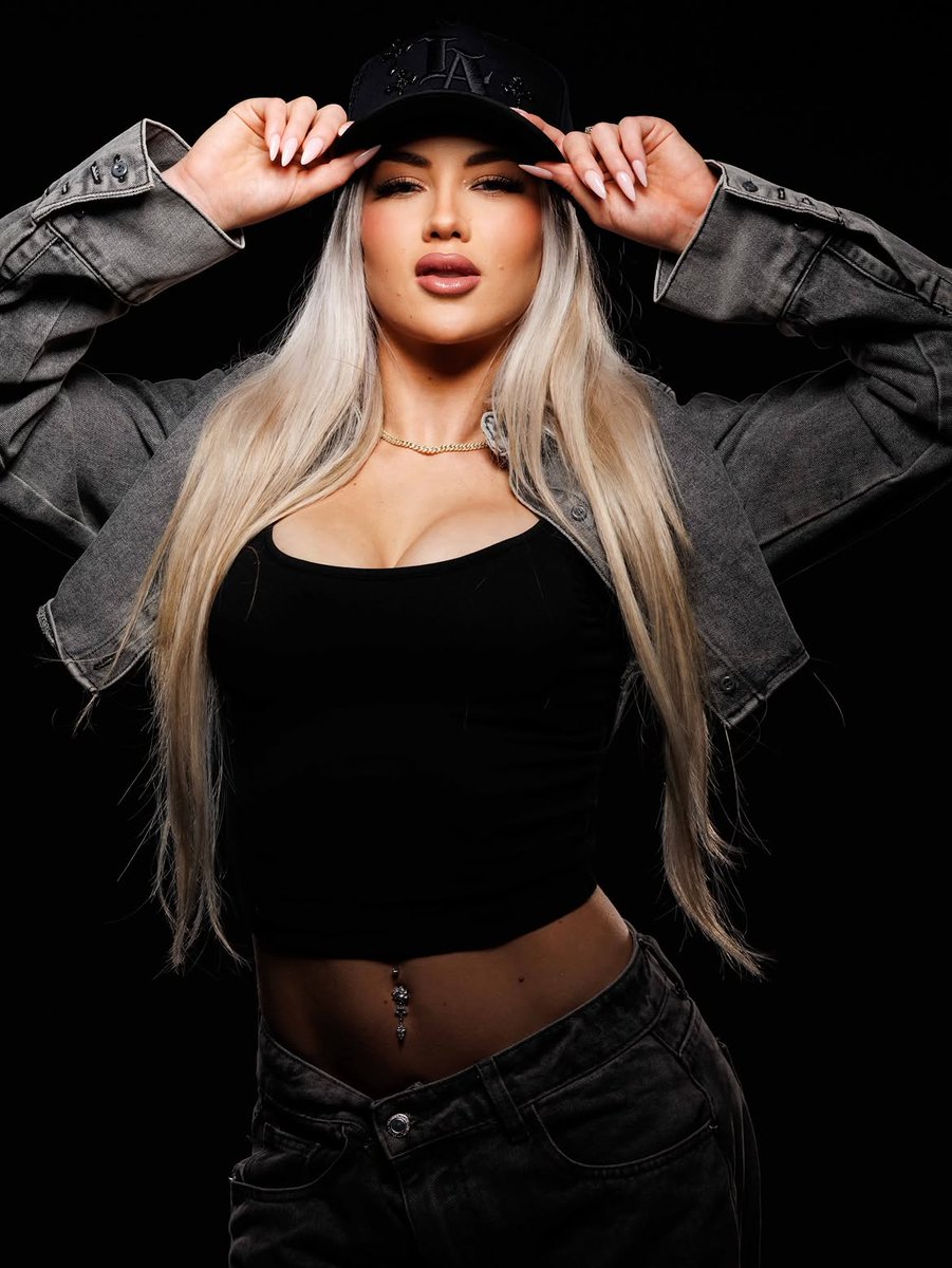 MorMoneyHoney's tweet photo. THAT MEANS that you're gonna be getting the most DELECTABLE, the most PRIME... and as Daddy Snow said, LEGAL, TENDER, and FINE... G-Money's main gal, C-HONEY! https://t.co/ztCJtl9SoQ