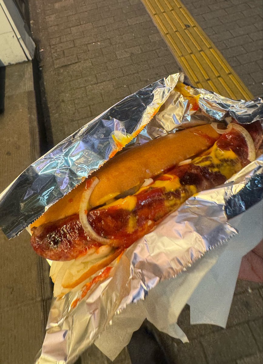kukurer's tweet photo. 平日歌舞伎町でいつも探してるけどいなくて、今日とうとう発見！
そして前に並んでた人に何故か奢ってもらったラッキーデーでした

場所はこちら
https://t.co/2DCD8hDQ4R https://t.co/9FuHnapktW