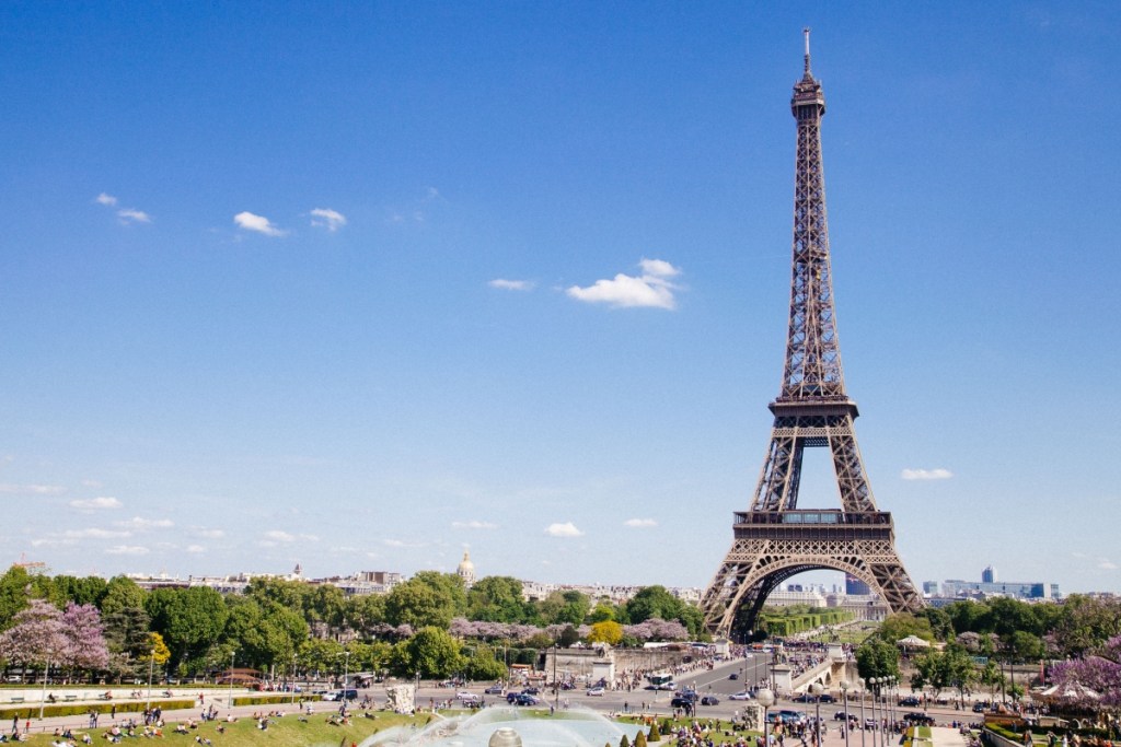 krithink_mk's tweet photo. Jo, gruaja nuk u divorcua nga Kulla Eiffel për t’u martuar me një gardh https://t.co/tbfb92EeEs  @portalbmk #KriThink https://t.co/uocVe92BtH