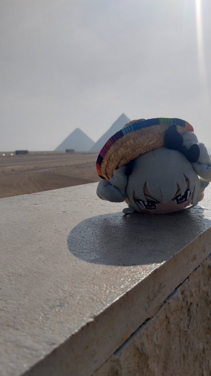 duce_ackerman's tweet photo. De visita en las pirámides de Egipto, fui hace unos días pero no tenía internet para compartir las fotos, subiré más fotos que tomé más tarde XD https://t.co/654Mk6nlPK