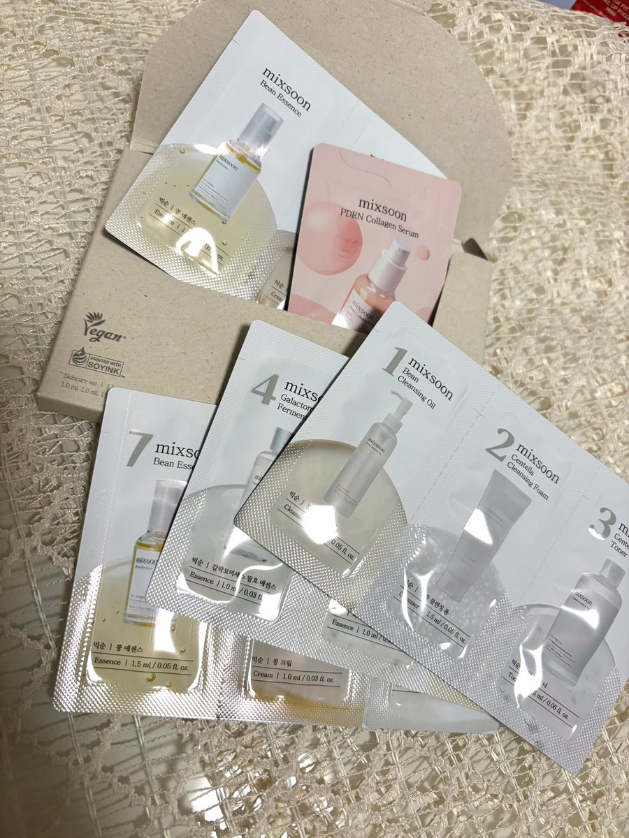 cosmevent417's tweet photo. 🌷k-beautyブース編🌷

前の投稿でミクスン先がいいと言ったので！

⭐️mixsoon
・アンケート

まずここのブースだけアンケート回答があります。
そしてどの時間帯も一番並びます。
⚠️メディキューブ側のスタッフさん（ガチャじゃない方の側）にQR貰う→ガチャの方に行って並びながら回答しましょう https://t.co/cVZsC8b2OY