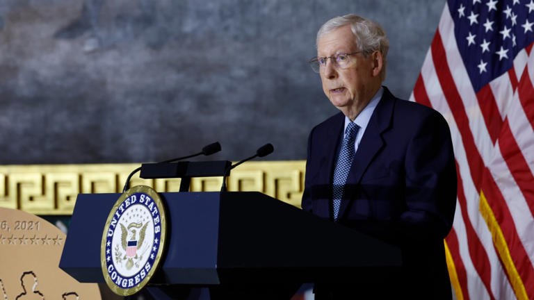 BlueRoseVT's tweet photo. Anyone else getting "Weekend at Bernie's" vibes??

Senator Mitch McConnell releases statement amid reports he's brain dead https://t.co/fT0h4ytBOs