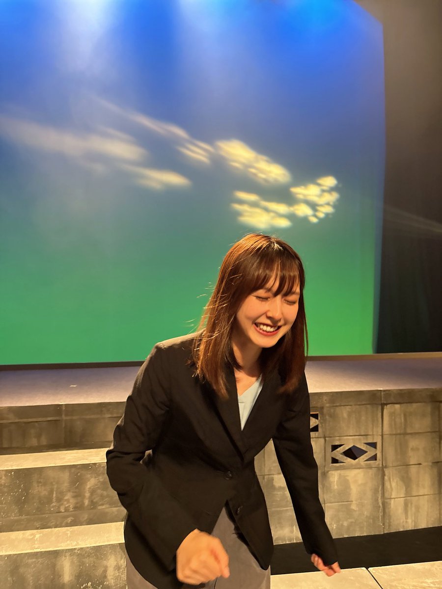 hina_toiro's tweet photo. #黄昏の街を行け
初日公演ありがとうございました！
やっと幕が開けたって思う気持ちともう始まってしまったっていう気持ちが交差してます。
もっともっと沢山の人に見てもらいたい。
千秋楽まで走り抜けます💨
劇場で待ってます🔥 https://t.co/3iNPTy7A9k