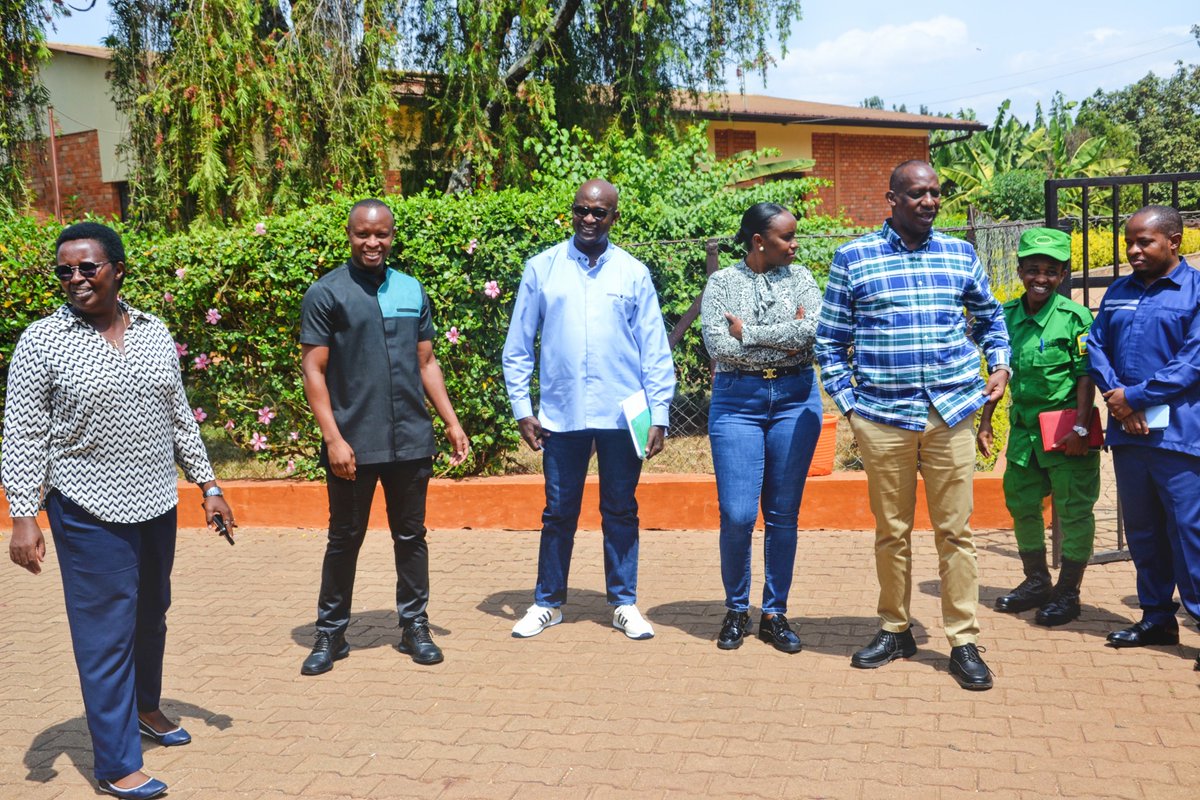 Nyarugenge's tweet photo. Uyu munsi Abayobozi b’Akarere ka #Nyarugenge bakiriye Abadepite bagize Komisiyo y’imibereho myiza y’abaturage baje gukurikirana ishyirwa mu bikorwa  ryingamba zo guhashya ubusinzi n'ikoreshwa ry'ibiyobyabwe ndetse n'ibikorwa bigamije kwita ku bafite ubumuga nuburwayi bwo mu mutwe https://t.co/RTMlrlHvy6