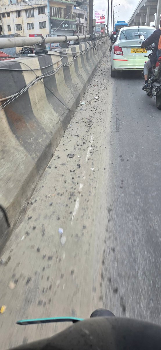 niksiniksl's tweet photo. Respected @GBA_office @ICCCBengaluru @krishnabgowda @GBAChiefComm @ChristinMP_ @DKShivakumar Entire ORR from silk board to Kadubeesanahalli is filled with such gravel, dust, sand, pillows, mattresses, M Sand, cement, plastics etc. Kindly clean on priority. https://t.co/Ys8oHuy8pX