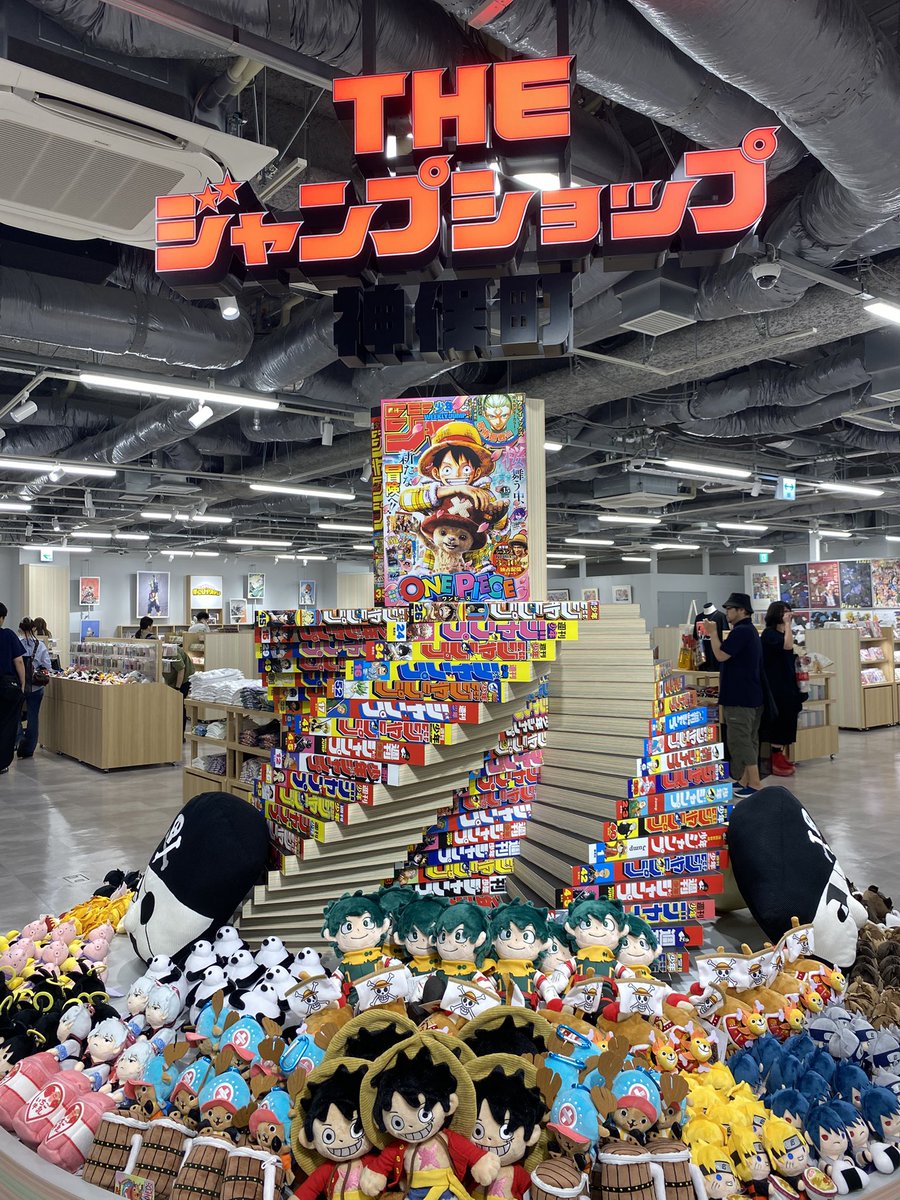 r_bou3's tweet photo. 神保町にあるジャンプショップ行ってきました‼️
色々と欲しいものが多すぎて迷いましたが爆豪のポスターと我愛羅のホロステッカーを買いました。 https://t.co/ESltrCg4Fa