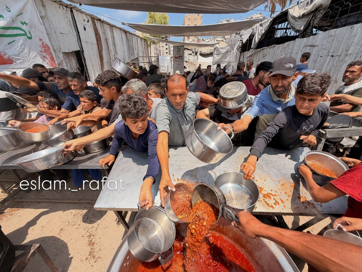 deepakknmh's tweet photo. A heartbreaking look at the reality of survival. Behind every empty pot held out in line is a story of resilience, desperation, and an urgent plea for basic human dignity. Food is a right, not a luxury.
#HumanitarianAid #FamineRelief #WorldHunger #CrisisResponse #HumanRights https://t.co/tKvTvML5QT