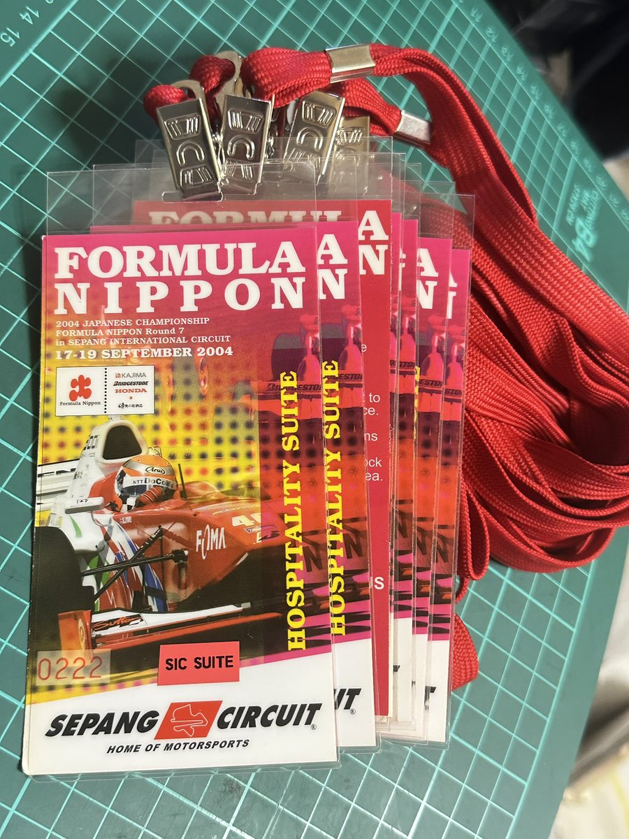 Kattobiseven's tweet photo. 家を漁っていたら、こんなん出てきた😅💦💦
#formulanippon
#sepang https://t.co/ceJtbgnkXB