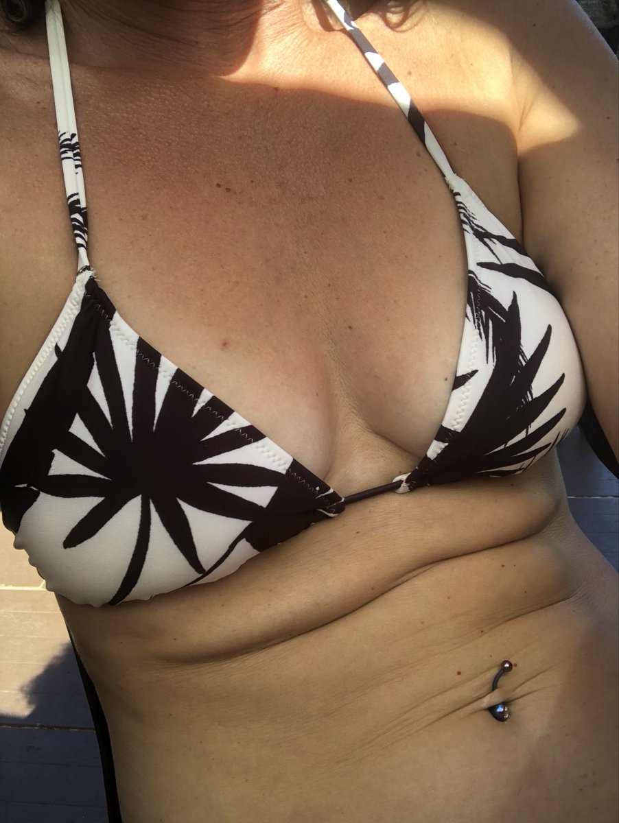 Charmeusecokine's tweet photo. Go piscine https://t.co/wI20e6OqbB