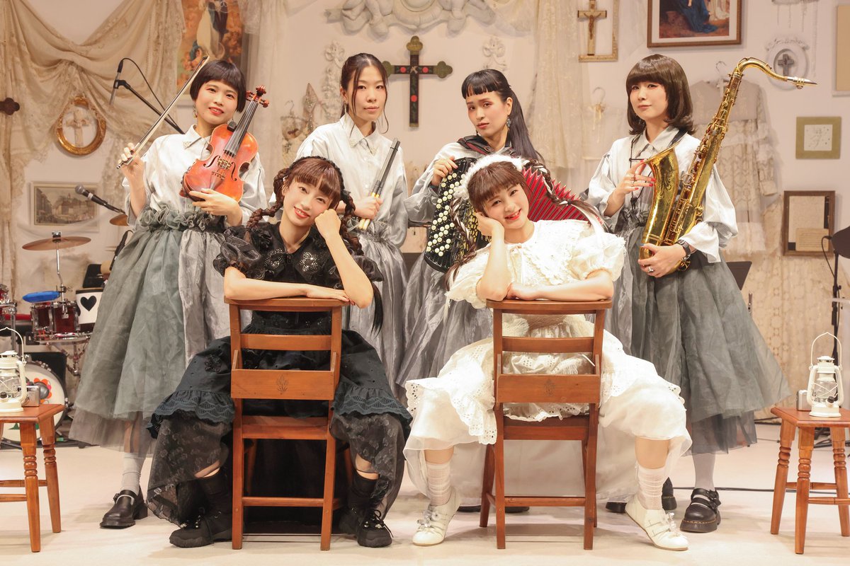 cho_maria26's tweet photo. 🤍本日もありがとうございました🖤

早いもので、公演も折り返しとなりました。
明日は 19:00公演・team Sister ✨️
🎫当日券は開演45分前より劇場窓口にて販売いたします！
皆さまのご来場を心よりお待ちしております♡

#超Maria https://t.co/WRXCNpB3F4