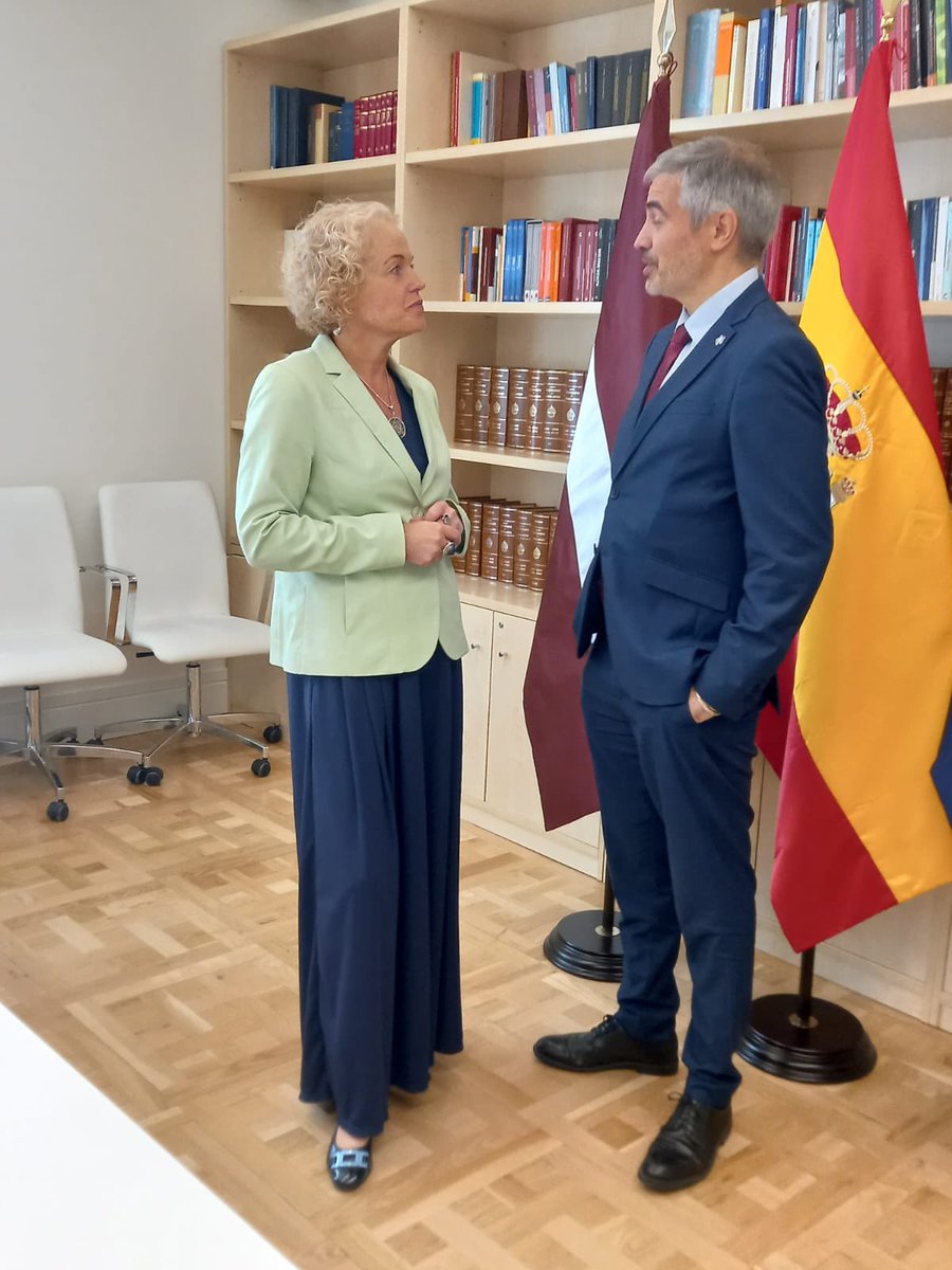 Latvian_MFA's tweet photo. Productive consultations between @Latvian_MFA Undersecretary of State for European Affairs @ZanePetre and @SpainMFA State Secretary for the European Union @FernandoSMEU 🇱🇻🤝🇪🇸

Z. Petre expressed gratitude to Spain for its contribution to Baltic security. The officials discussed areas of bilateral cooperation, among others, in security and defence, the economy and education, and to agree on follow-up steps to be taken.

Many convergent views on EU 🇪🇺 matters – #MFF 2028–2034, enlargement and competitiveness.
