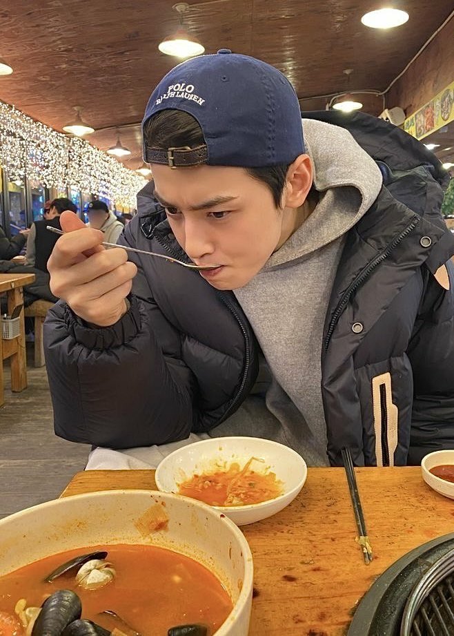 cewycha's tweet photo. missing his boyfriend material dinner date posts ♡ https://t.co/A6yxMv69Wd