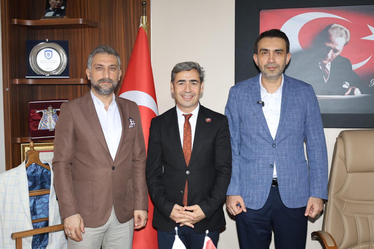 AdemAldemir33's tweet photo. 📍 Yenişehir

✅ Tüm Emlakçılar Meslek Odası Ziyareti

İl Yönetim Kurulu Üyelerimiz, Yenişehir İlçe Başkanımız Sayın Seyidhan Kartal ve Yenişehir İlçe Teşkilatımızla birlikte Mersin Tüm Emlakçılar Meslek Odası'nı ziyaret ettik.

Ziyaretimizde, emlak sektörünün mevcut durumu, şehrimizin gelişimine katkı sağlayacak çalışmalar ve vatandaşlarımızın beklentilerine yönelik değerlendirmelerde bulunarak karşılıklı istişarelerde bulunduk.

Nazik ev sahipliği ve misafirperverlikleri dolayısıyla Başkan Sayın Aydın Karaduman ve kıymetli yönetimine teşekkür ediyor, çalışmalarında başarılar diliyoruz.

#AKParti #Mersin #Yenişehir #TürkiyeYüzyılı #BirlikteGüçlüTürkiye