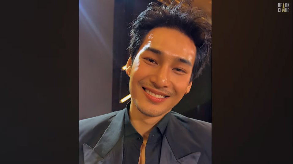 ApoNattawinofc's tweet photo. บรรยากาศงาน Shine Fanmeet in Roma ครั้งแรกของอาโปที่ Roma ได้เจอแฟนๆ ได้กิน ได้เที่ยว ได้ซน ที่สำคัญได้ Shopping แบบสุดๆ ไปเลยนะจา 😆

รับชมเต็มๆ ได้ที่ >> https://t.co/FkrezZROBn 

APO IN ROME 🌙✨ 
#ApoNattawin #ShineRomeFanmeet #JIBDreamShineFanmeet  
@Nnattawin1 https://t.co/BiugEdJxiN