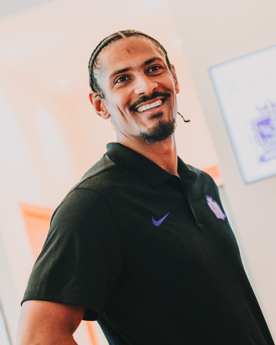 sanfrecce_SFC's tweet photo. 𝐁𝐨𝐧𝐣𝐨𝐮𝐫, 𝐒𝐞𝐛👋

チームは無事にスティリアに到着✅
そして遂に、セバスティアン・アレー 選手がチームに合流しました！

#セバスティアン・アレー
#sanfrecce #ONEVIOLET https://t.co/MYAUpzvCeE