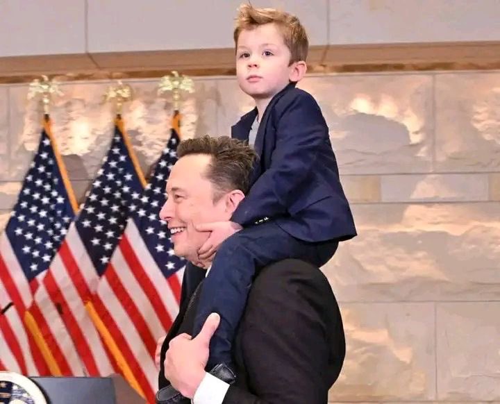 ztingru's tweet photo. Elon Musk says little kids should not be allowed to get irreversible gender surgery.

Do you Agree?

A. YES
B. NO https://t.co/DD3zAXMDwN