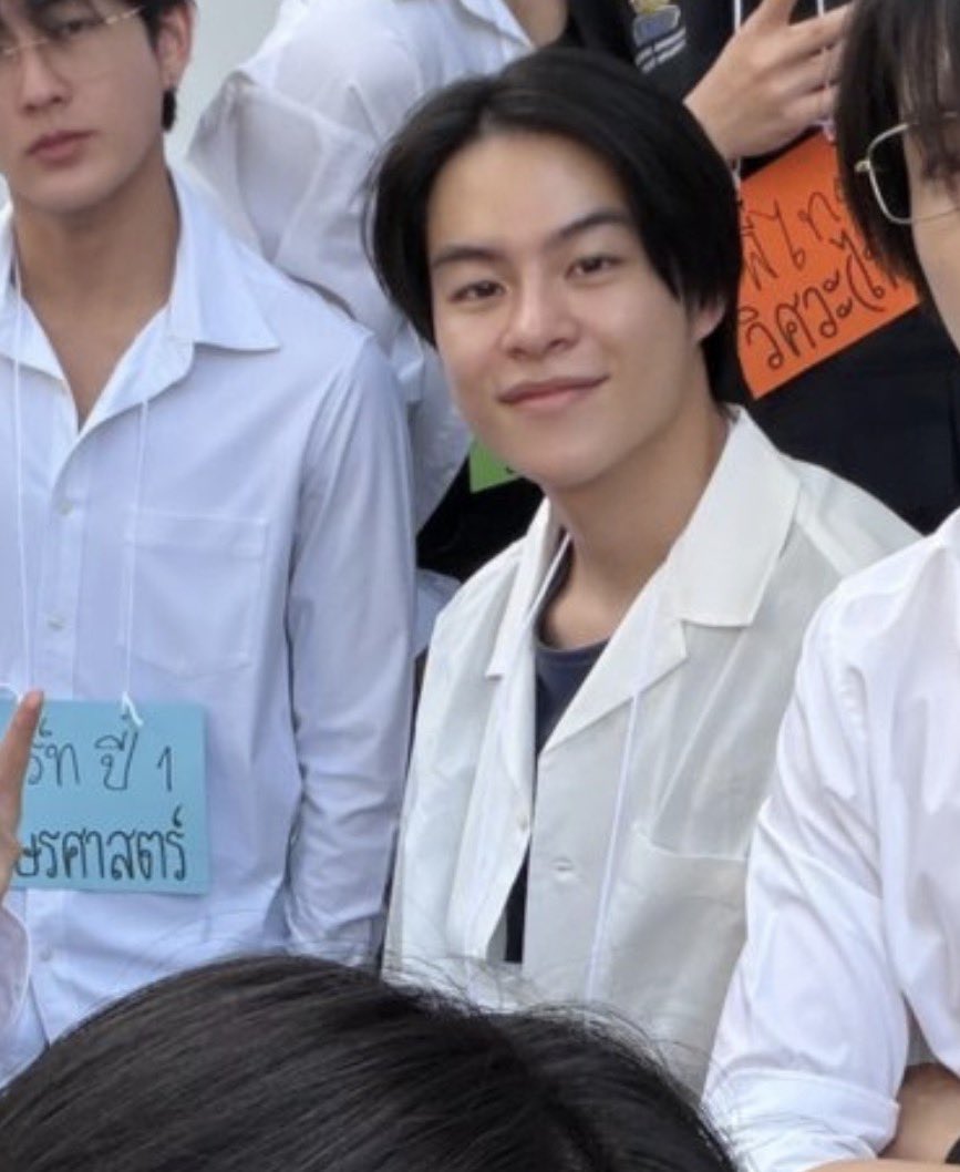 nadeariiiz's tweet photo. เด้กถาปัตย์ชอบใส่เสื้อสีขาวธรรมดาทุกคนจริงปะ ตอนเรียนก็เจอบ่อยย5555555555555

 #BUS_รักมักยาก_MV #MARCKRIS https://t.co/lOBYBma1q4