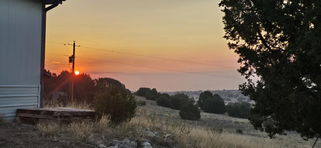 jyntheas's tweet photo. @KylieBearseWX No such luck for me. I'm between 8 and 10 miles from Beulah where the fire is burning. https://t.co/O3mf7N6FNp