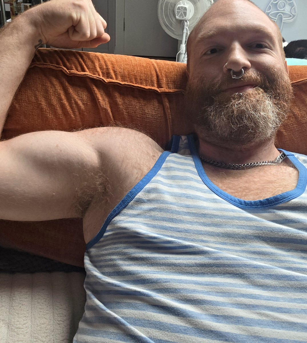 atlgingerx's tweet photo. Give it a sniff 🐽

#armpit #sweaty #musky https://t.co/RYKdH3tL0a